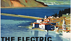 Paysage avec montagne, lac et village près d'une ligne ferroviaire électrique