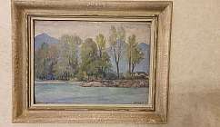 Peinture d'un paysage avec des arbres, un lac et des montagnes en arrière-plan