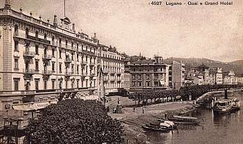 Vue historique de la promenade du lac de Lugano avec le Grand Hotel et des bateaux sur le lac