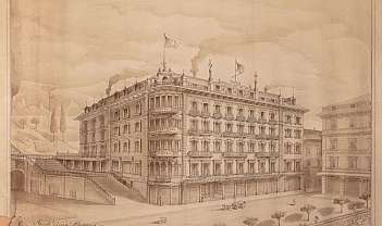 Dessin architectural ancien de l'hôtel avec des drapeaux et des balcons décorés