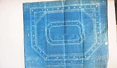 Dessin technique architectural sur papier bleu avec des détails géométriques et décoratifs