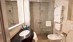 Salle de bain moderne et élégante