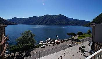Lago e Montagne Verdeggianti