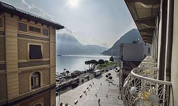 Vue sur le lac et les montagnes