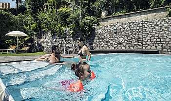 Giornata di sole in piscina