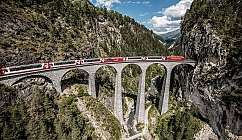 Treno su ponte panoramico