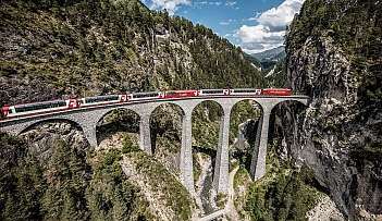 Treno su ponte panoramico
