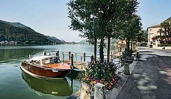 Lago e barca elegante