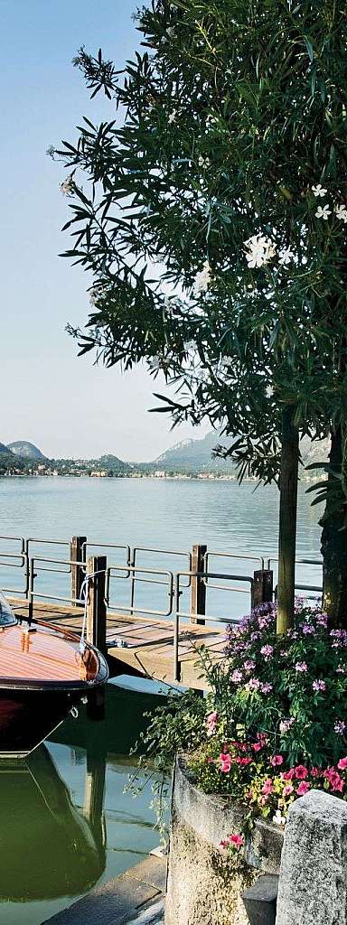 Lago e barca elegante
