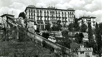 Historischer Blick auf das Hotel Bristol und die Standseilbahn in Lugano.
