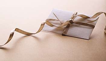 Busta con nastro decorativo