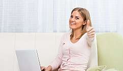 Sorriso e pollice in su