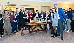 La famiglia Schmid con ospiti festeggia i 120 anni dell'hotel International au Lac Lugano