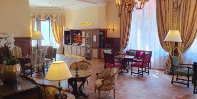 Salone dell'albergo rinnovato - International au Lac Historic Lakeside Hotel