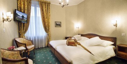 Doppelzimmer Classic in goldenen Farben