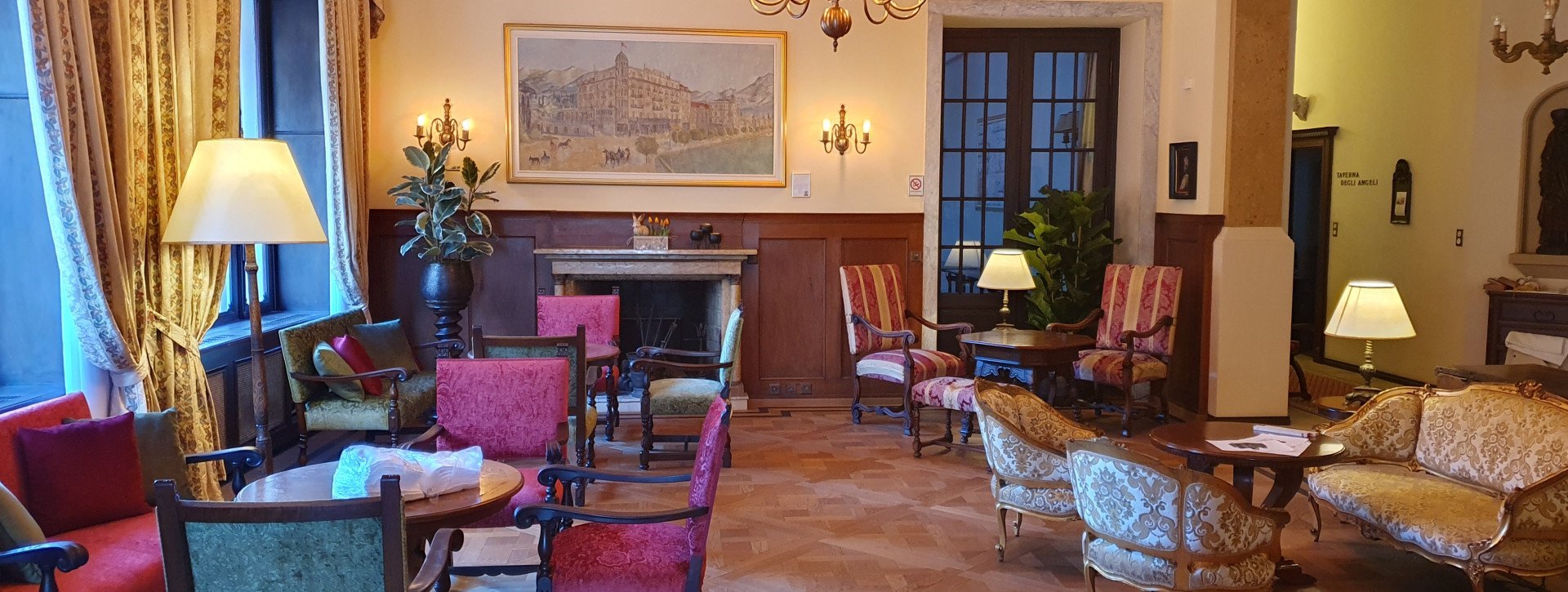 Salone dell'albergo rinnovato - International au Lac Historic Lakeside Hotel