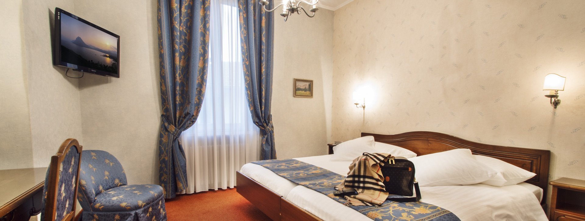 Bedroom with a flat screen an blue curtains