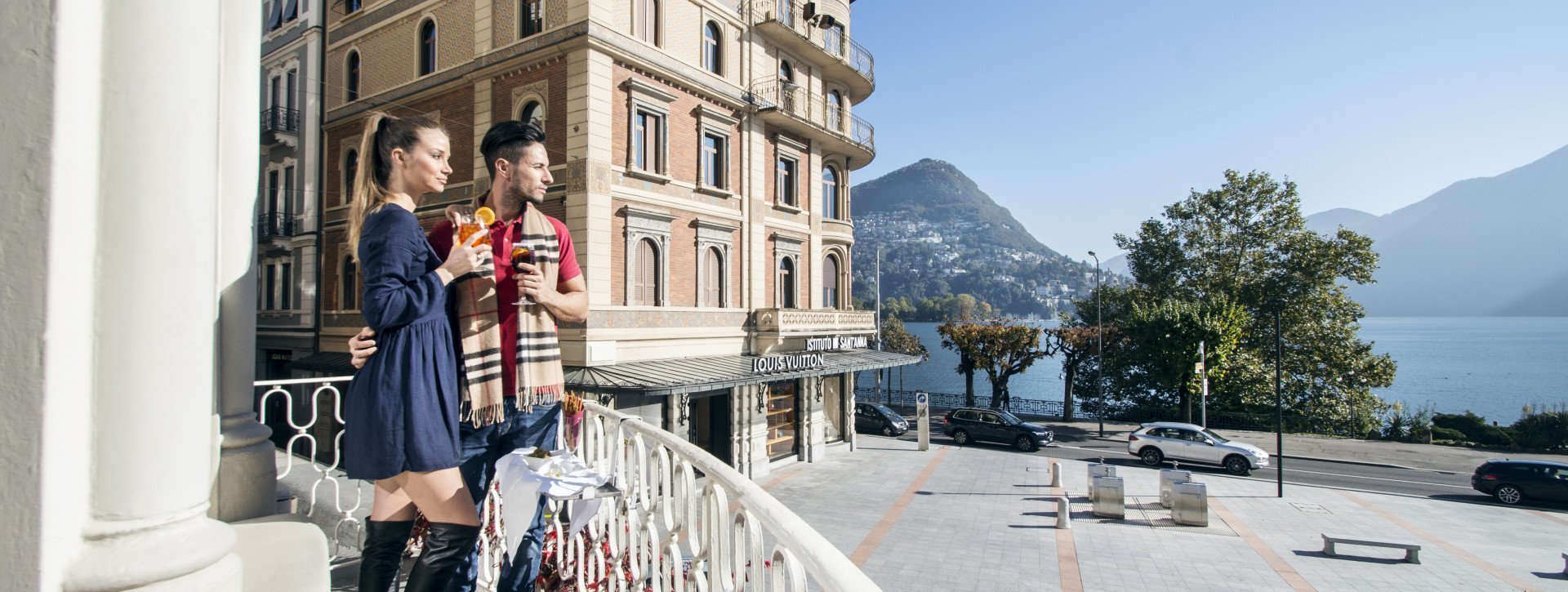 Balconcino con vista lago da lobby-bar