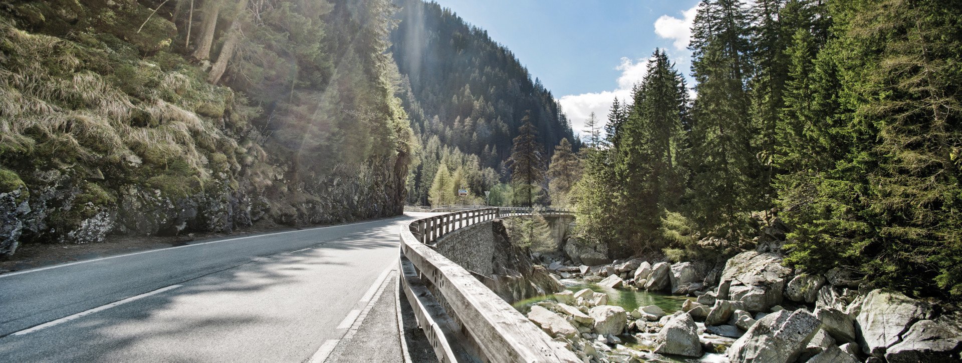 A road in the mountains with impressive nature surrounding